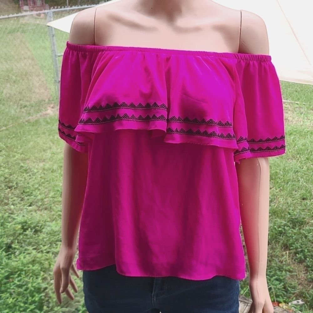 Xoxo Off the shoulder pink blouse